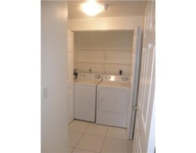 7930 N Nob Hill Rd in Tamarac, FL - Building Photo - Building Photo