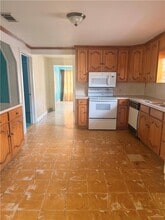 12 E St in Mission, TX - Foto de edificio - Building Photo