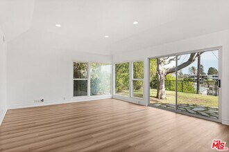 8375 Zitola Terrace in Los Angeles, CA - Building Photo - Building Photo