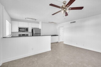 450 W Camino Real in Boca Raton, FL - Building Photo - Building Photo