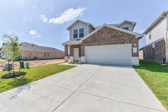 16524 Cascading Pnes Ct in Conroe, TX - Foto de edificio - Building Photo