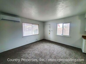 1526 Chestnut St in Redding, CA - Foto de edificio - Building Photo