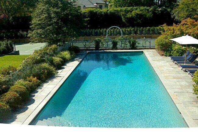 223 Halsey Neck Ln in Southampton, NY - Building Photo - Building Photo
