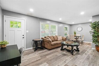 2150 Meadowlane Dr SW in Atlanta, GA - Building Photo - Building Photo