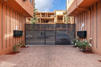 938 North Spaulding Ave in West Hollywood, CA - Foto de edificio - Building Photo