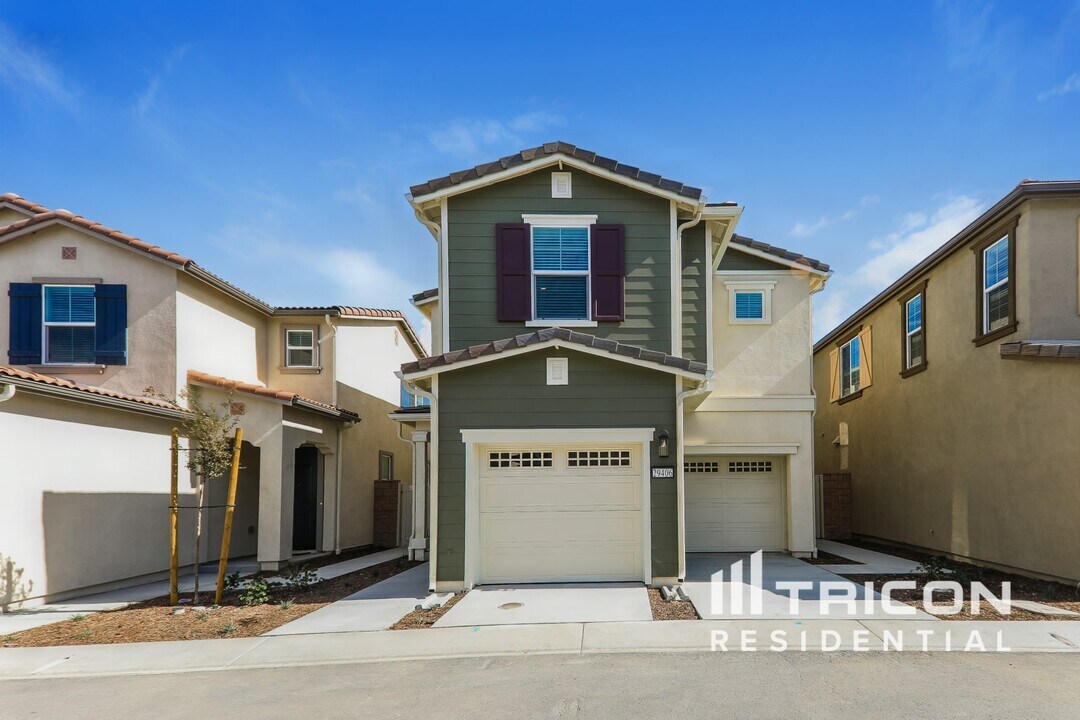 29406 Cumaru Ct in Winchester, CA - Foto de edificio