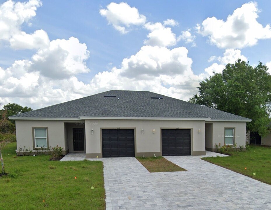 1060 San Cristobal Ave in Punta Gorda, FL - Building Photo