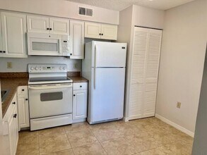 1101 Glenmoor Dr in West Palm Beach, FL - Building Photo - Building Photo