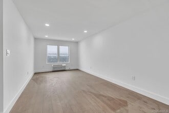74 Broadway in Freeport, NY - Building Photo - Building Photo