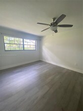 18815 NW 62nd Ave, Unit 103 in Hialeah, FL - Building Photo - Building Photo