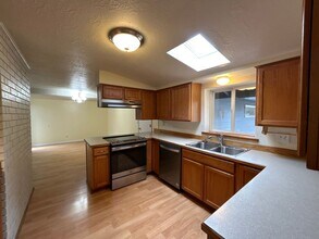 657 NE Olney Ave in Bend, OR - Building Photo - Building Photo