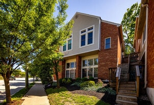 2132 Gilbert Ave in Cincinnati, OH - Building Photo