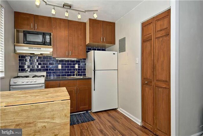 1435 P St NW-Unit -211 in Washington, DC - Building Photo - Building Photo