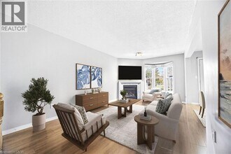 2 Royalwood Ct in Hamilton, ON - Building Photo - Building Photo