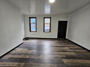 2315 Larkins Wy in Pittsburgh, PA - Building Photo - Building Photo