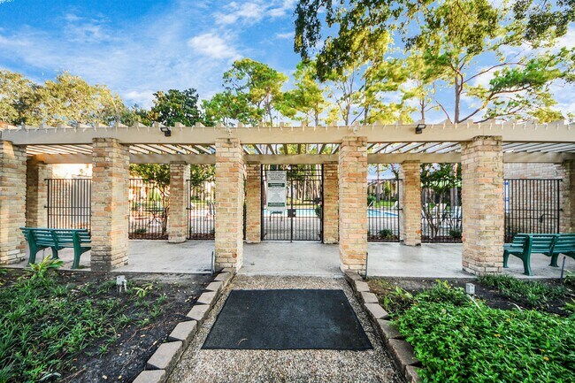 property at 800 Country Pl Dr