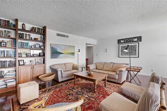 601 Longboat Club Rd in Longboat Key, FL - Building Photo - Building Photo