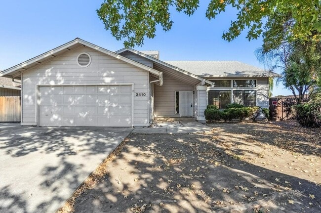 property at 2410 Lincoln Blvd