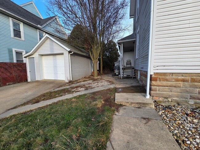 200 E Walnut St in Ashland, OH - Building Photo - Building Photo