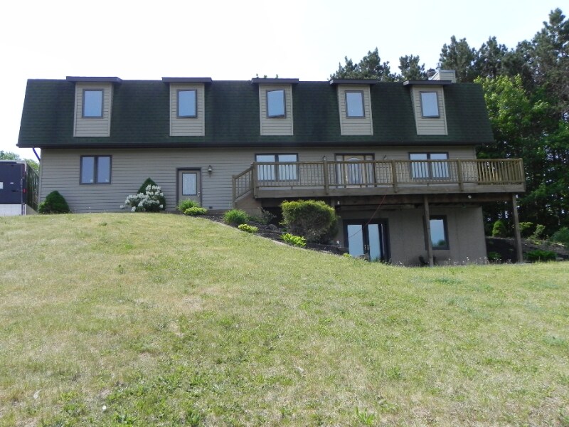 8665 Worden Rd in Beulah, MI - Building Photo
