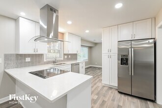 946 Hargett Ct in Stone Mountain, GA - Building Photo - Building Photo