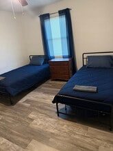 220 Avondale Rd in Portsmouth, VA - Foto de edificio - Building Photo