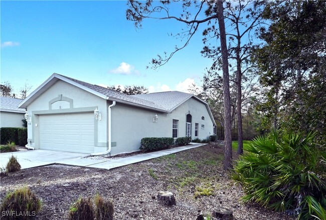 5355 Whitten Dr in Naples, FL - Building Photo - Building Photo