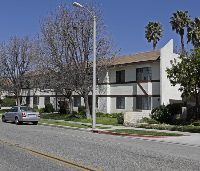 The Patricia Apartments in Simi Valley, CA - Foto de edificio - Building Photo