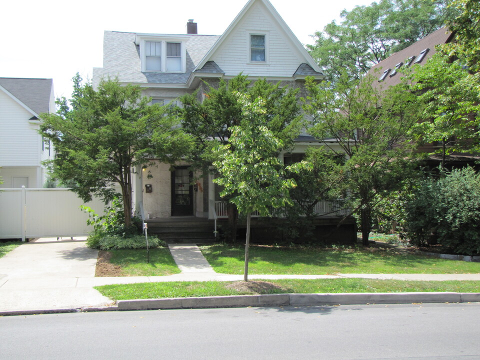 318 S Burrowes St in State College, PA - Foto de edificio