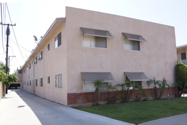 5716 Sultana Ave in Temple City, CA - Foto de edificio - Building Photo