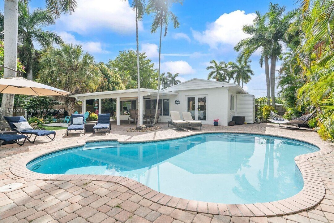 2837 NE 17th Ave in Wilton Manors, FL - Building Photo