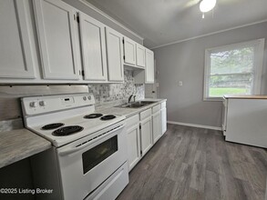 1203 Stonewall Way in Louisville, KY - Building Photo - Building Photo