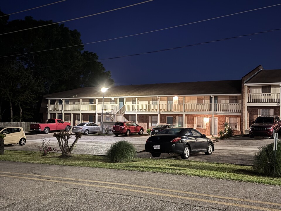 Blainewood Oaks in Hattiesburg, MS - Foto de edificio
