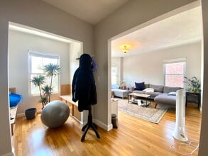 1433 Cambridge St, Unit 1 in Cambridge, MA - Foto de edificio - Building Photo
