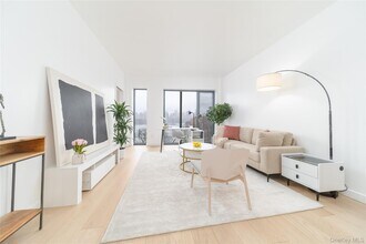 30-05 Vernon Blvd in Queens, NY - Building Photo - Building Photo