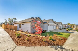 3888 Wyoming Ln in Medford, OR - Building Photo - Building Photo