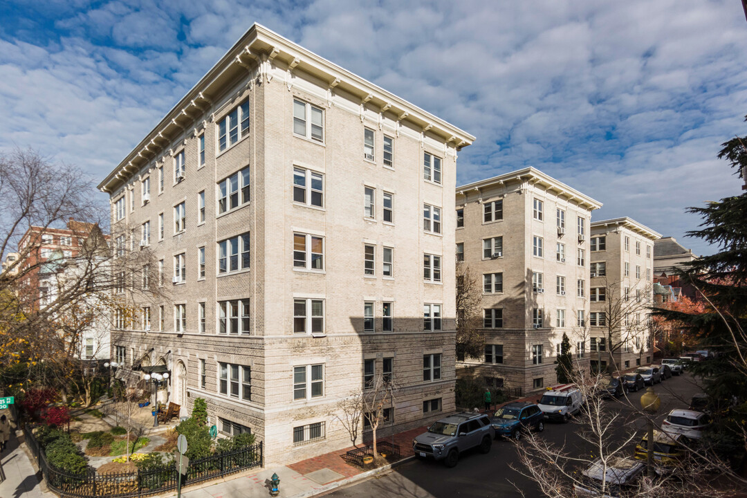 Rutland Courts in Washington, DC - Building Photo