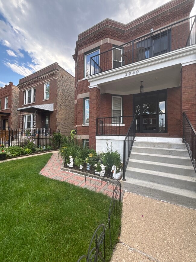 3940 N Sawyer Ave, Unit 1