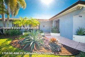1750 NE 40th Pl in Oakland Park, FL - Foto de edificio - Building Photo