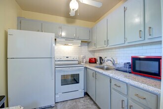 211 Easthampton I, Unit 211 in West Palm Beach, FL - Building Photo - Building Photo