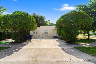 5800 Taylor St in Hollywood, FL - Building Photo