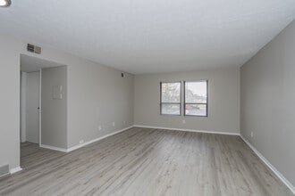 Woodside Apartments in Columbus, OH - Foto de edificio - Building Photo