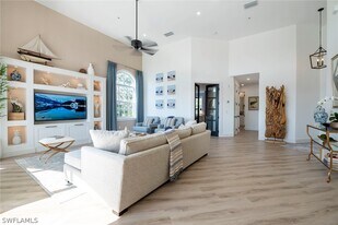 1540 Clermont Dr in Naples, FL - Building Photo