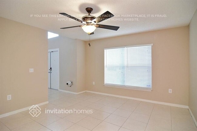 1249 SW Mancuso Ave in Port St. Lucie, FL - Foto de edificio - Building Photo