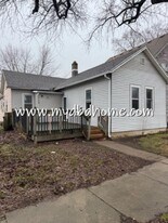 709 Riverside Ave in Fort Wayne, IN - Building Photo