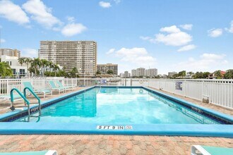 1913 S Ocean Dr, Unit 121 in Hallandale Beach, FL - Foto de edificio - Building Photo