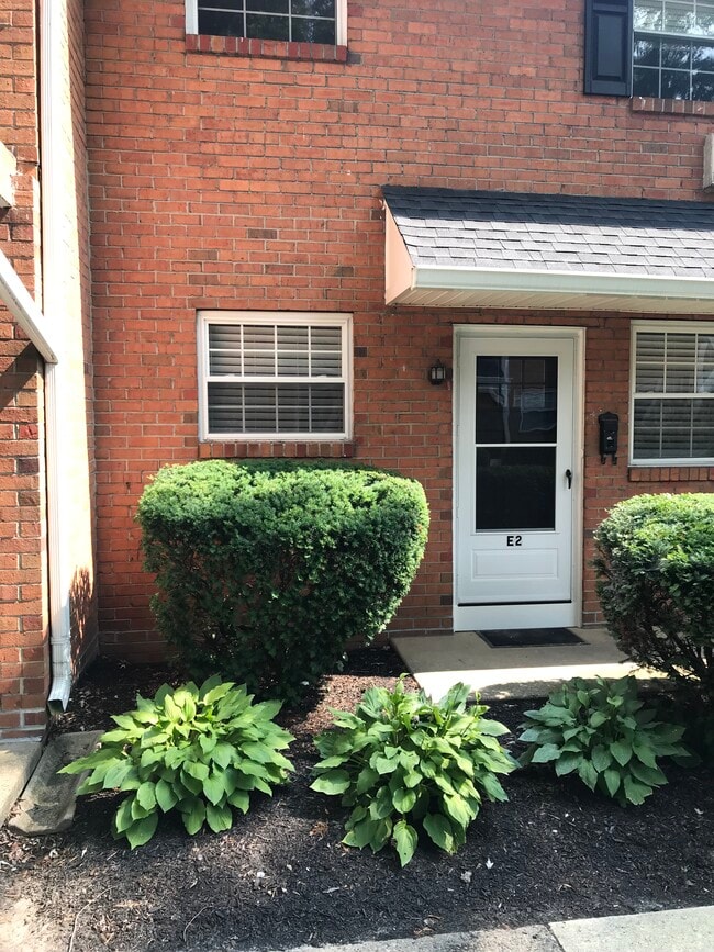 340 Woodlawn Ter, Unit E2