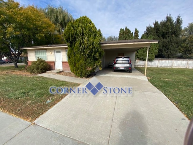 204 E Amity Ave