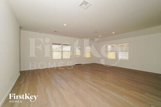 10639 Erinita Way in Converse, TX - Foto de edificio - Building Photo