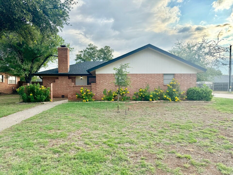 42 Clare Dr in San Angelo, TX - Building Photo